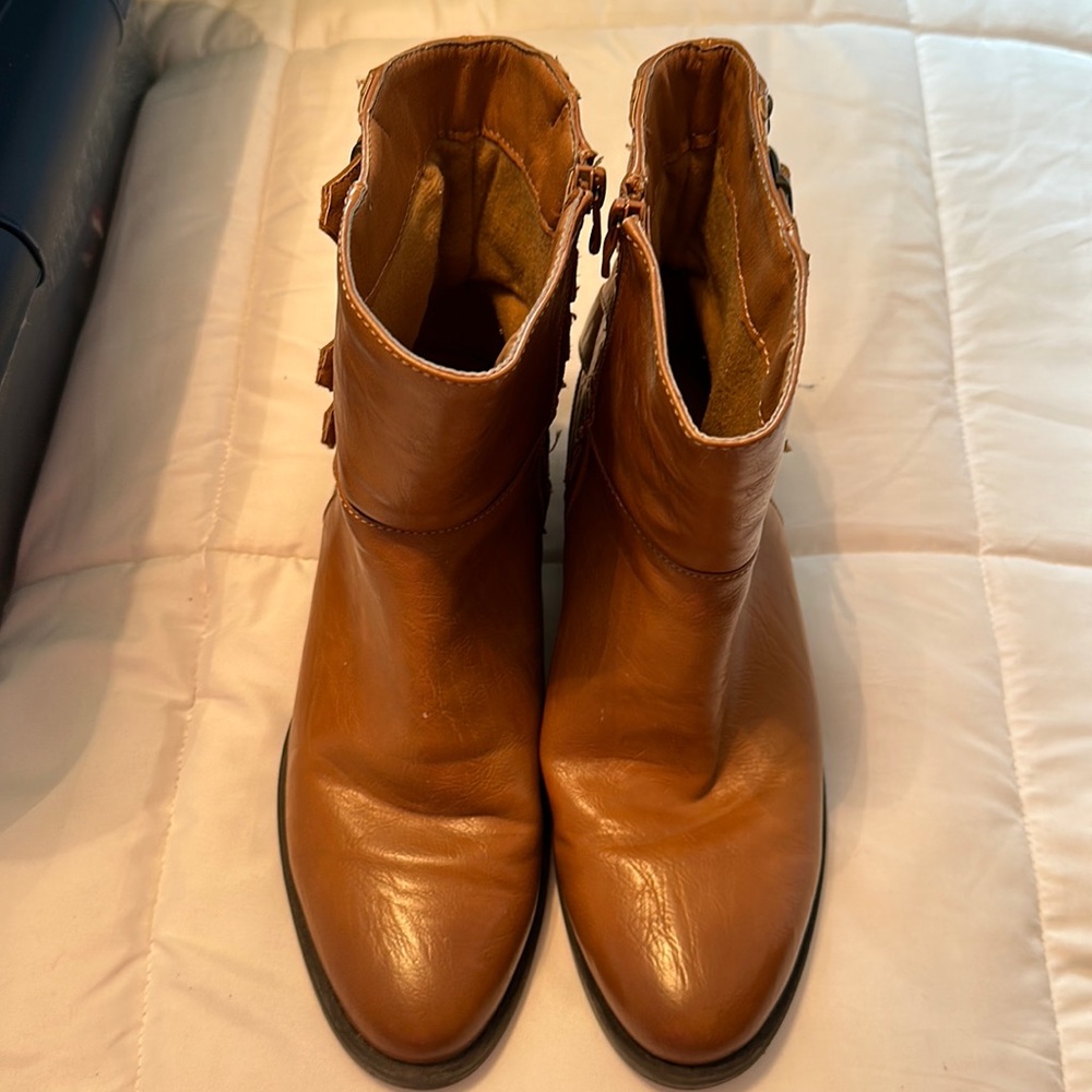 Tan ankle boot size 10